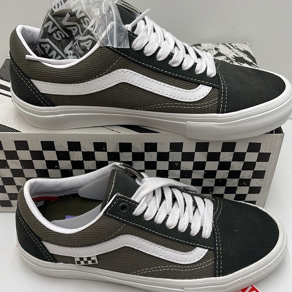 Vans WMNS Skate Old Skool 
Twill Grape Leaf
VN0A5FCB50K
SNEAKERS - Picture 2 of 16